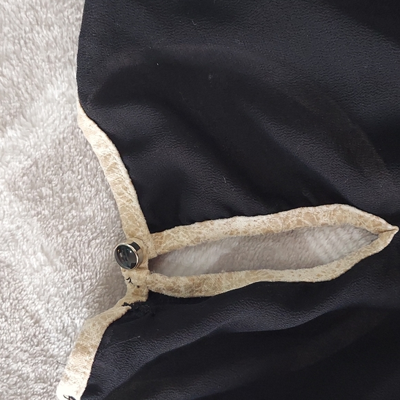 Free w/ the purchase of 2 or more items - Picture 5 of 6